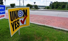 A pro-UAW union sign.