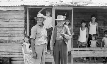 Elders, Sandy Fernando and Paddy Daley with children in Moree.