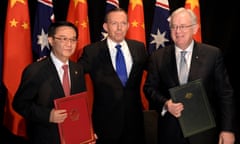 Andrew Robb signs free trade agreement