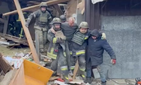 Survivor rescued from rubble after Russia bombards eastern Ukraine – video