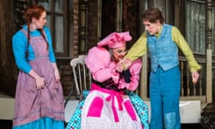 Anna Devin (Gretel), Rosie Aldridge (Witch) and Anna Stéphany (Hansel) in Hansel And Gretel by Humperdinck @ Royal Opera House. Directed by Antony McDonald. Conductor, Mark Wigglesworth.
(Opening 16-12-2023)
©Tristram Kenton 12-23
(3 Raveley Street, LONDON NW5 2HX TEL 0207 267 5550  Mob 07973 617 355)email: tristram@tristramkenton.com