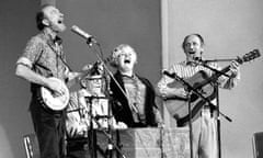 FILE - In this Nov. 28, 1980, file photo, the Weavers perform in a 25th Anniversary reunion concert at Carnegie Hall in New York. From left are: Pete Seeger, Lee Hays, Ronnie Gilbert and Fred Hellerman. Hellerman died Thursday, Sept. 1, 2016 at his home in Weston, Conn., after a lengthy illness, his son Caleb Hellerman said. He was 89. (AP Photo/Richard Drew, File)