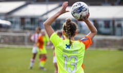 Nottingham Forest's Grace Walters takes a throw in.
Photo by Fabio De Paola