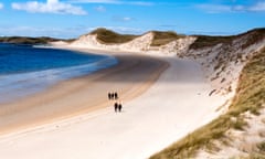 Ardara, County Donegal, Ireland weather. 7th May 2016. Bank Holiday walkers take advantage of the fine weather on Ireland’s ‘Wild Atlantic Way’. Credit: Richard Wayman/Alamy Live News<br>MKAEAW Ardara, County Donegal, Ireland weather. 7th May 2016. Bank Holiday walkers take advantage of the fine weather on Ireland’s ‘Wild Atlantic Way’. Credit: Richard Wayman/Alamy Live News
