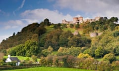 Beeston Castle and White Cottage, Beeston, Cheshire, England, UK<br>B5HM4B Beeston Castle and White Cottage, Beeston, Cheshire, England, UK