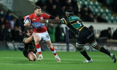 Finn Russell of Racing 92 is tackled by Api Ratuniyarawa and Nick Auterac