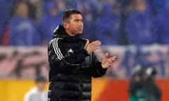 Asian Champions League - Semi Final - Second Leg - Yokohama F Marinos v Ulsan Hyundai<br>Soccer Football - Asian Champions League - Semi Final - Second Leg - Yokohama F Marinos v Ulsan Hyundai - Nissan Stadium, Yokohama, Japan - April 24, 2024 Yokohama F Marinos coach Harry Kewell during the match REUTERS/Issei Kato