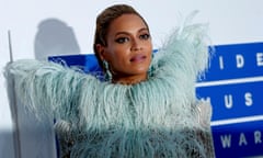 Singer Beyonce arrives at the 2016 MTV Video Music Awards in New York, U.S., August 28, 2016. REUTERS/Eduardo Munoz