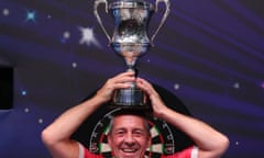 Wayne Warren beat Jim Williams 7-4 to become BDO world champion.