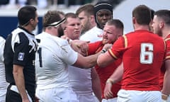 Joe Marler clashes with Samson Lee