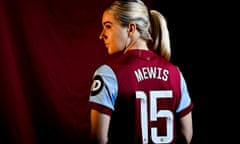 Kristie Mewis poses for a photo in her West Ham shirt