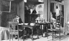 Mondrian in his studio at 42 Sarphatipark in Amsterdam, where he worked between 1908 and 1911. 