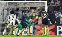 Juan Cuadrado, left, wins the game for Juventus with a brilliant volley against Juventus.