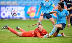 Madison Haley scores the goal that defeats Melbourne Victory and puts Sydney FC into the ALW grand final.