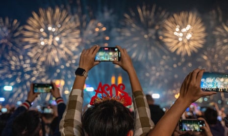 From Auckland to New York, fireworks light up the skies as countries usher in 2024 – video