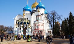 Trinity Lavra of St. Sergius
(Cathedral of Assumption – Uspensky Sobor) and the canopy over fountain (1873), Trinity Lavra of St. Sergius (Troitse-Sergiyeva Lavra). Russia.