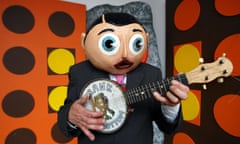 Comedian and musician Frank Sidebottom (Chris Sievey) with his art exhibited at Chelsea Space. For Portrait of the Artist. 25/6/2007