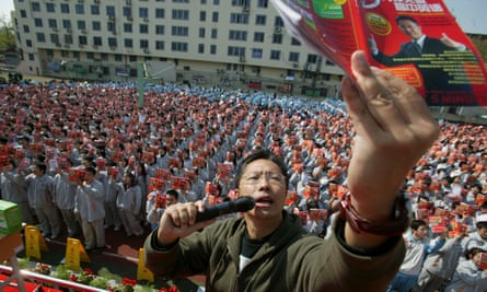 Li Yang teaches students his ‘Crazy English’ accelerated learning method in Nanjing, China