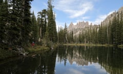 Sawtooth Mountains heading towards Feather Lake