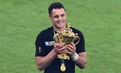 Dan Carter with the Webb Ellis Cup in 2015.