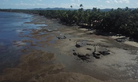 Fiji's plan to escape rising sea waters – video