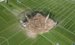 A sinkhole forms on a soccer field in Illinois<br>A drone view shows a sinkhole that formed on a turf soccer field at Gordon Moore Park in Alton, Illinois, U.S., June 27, 2024.   REUTERS/Lawrence Bryant