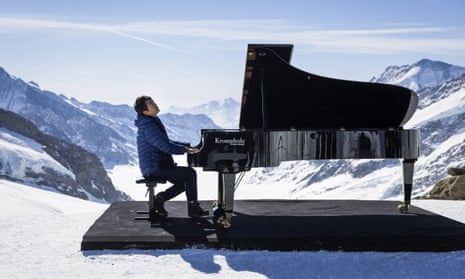 Pianist Lang Lang performs 3,454 metres up a Swiss mountain – video