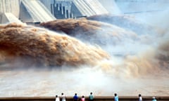Tourists watch floodwaters gushing out of the Xiaolandi Dam during a flood-discharge and sand-washing operation of the Yellow River in Jiyuan city, central China’s Henan province.