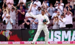 CRICKET-AUS-ENG-ASHES<br>Australia's Usman Khawaja acknowledges applauds from the spectators as he walks back to the pavilion after his dismissal on day two of the fourth Ashes cricket Test match between Australia and England at the Sydney Cricket Ground (SCG) on January 6, 2022. (Photo by DAVID GRAY / AFP) / -- IMAGE RESTRICTED TO EDITORIAL USE - STRICTLY NO COMMERCIAL USE -- (Photo by DAVID GRAY/AFP via Getty Images)