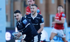 Mateo Carreras of Newcastle Falcons on his way to score his second try against Leicester Tigers at Kingston Park.