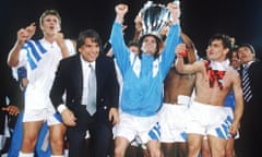 52944970.jpg MUNICH, GERMANY - MAY 26: EUROPAPOKAL DER LANDESMEISTER, FINALE 1993, Muenchen; AC MAILAND - OLYMPIQUE MARSEILLE 0:1; SIEGEREHRUNG: JUBEL OLYMPIQUE MARSEILLE mit PRAESIDENT Bernard TAPIE (Photo by Beate Mueller/Bongarts/Getty Images