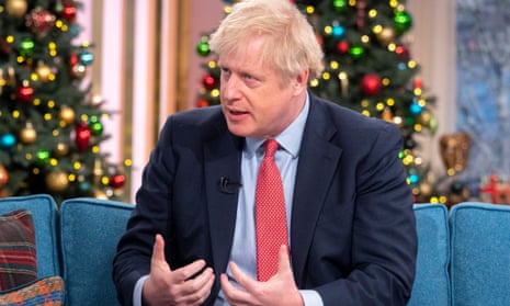 Boris Jo﻿hnson apologises for likening Muslim women wearing burqas to letterboxes – video