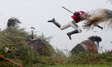 Guardian photographer Tom Jenkins won the Sports - First Prize, Singles award of the World Press Photo Contest 2017