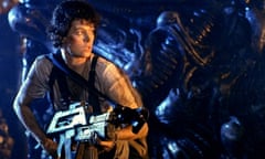 1986, ALIENS<br>SIGOURNEY WEAVER &amp; CARRIE HENN Film ‘ALIENS’ (1986) Directed By JAMES CAMERON 18 July 1986 SSB5066 Allstar Collection/20 CENTURY FOX **WARNING** This photograph can only be reproduced by publications in conjunction with the promotion of the above film. For Editorial Use Only