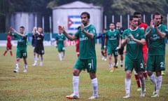 Cosmos star Raul and teammates applaud after their 4-1 victory in Havana.