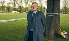 BUFFALO PICTURE FOR ITV MANHUNT EPISODE 1 Pictured: Martin Clunes as DCI Colin Sutton. Photographer: Neil Genower. This photograph must not be syndicated to any other company, publication or website, or permanently archived, without the express written permission of ITV Picture Desk. Full Terms and conditions are available on www.itv.com/presscentre/itvpictures/terms For further information please contact: Patrick.smith@itv.com 0207 1573044