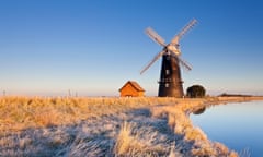 The remote Halvergate Marshes on the Norfolk Broads.<br>DYDD9B The remote Halvergate Marshes on the Norfolk Broads.