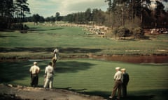 Jimmy Demaret putts on the 12th green during the 1947 Masters.