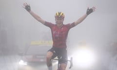 Demi Vollering emerges from the mist to take the stage win.