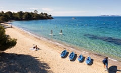 Plage des Pellegrins with kayaks and paddleboards