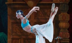 Mariinsky stars Kimin Kin and Viktoria Tereshkina make it look easy in La Bayadère.