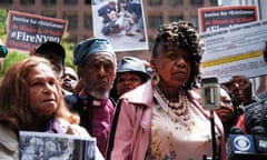 ***BESTPIX*** Mother Of Eric Garner Addresses The Media During Trial Of NYPD Officer Pantaleo<br>NEW YORK, NEW YORK - MAY 21: Gwen Carr, mother of Eric Garner, joins others during a news conference outside of Police Headquarters in Manhattan to protest during the police disciplinary hearing for Officer Daniel Pantaleo, who was accused of recklessly using a chokehold that led to Eric Garners death during an arrest in July 2014 on May 21, 2019 in New York City. Last week text messages between police officers revealed a response from Police Lt. Christopher Bannon stating that Garners death was Not a big deal. (Photo by Spencer Platt/Getty Images) ***BESTPIX***