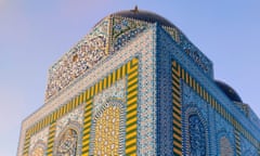 The tomb of Kharro Syed, tiled in the kashikari tradition.