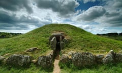 Bryn Celli Ddu, a Neolithic passage tomb on the Isle of Anglesey.. Image shot 2003. Exact date unknown.<br>EFPXGD Bryn Celli Ddu, a Neolithic passage tomb on the Isle of Anglesey.. Image shot 2003. Exact date unknown.