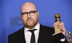 Johann Johannsson holds his Golden Globe award