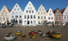 05-friedrichstadt-main-square A touch of Holland. Gabled houses on the main market square in Friedrichstadt.