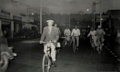 Workers cycle home to Alexandra Township along Louis Botha Avenue in 1946.