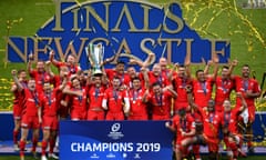 Leinster Rugby v Saracens - Heineken Champions Cup Final<br>NEWCASTLE UPON TYNE, ENGLAND - MAY 11: Brad Barritt of Saracens lifts the Champions Cup Trophy following the Champions Cup Final match between Saracens and Leinster at St. James Park on May 11, 2019 in Newcastle upon Tyne, United Kingdom. (Photo by Dan Mullan/Getty Images)