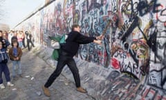 teenager Berlin Wall