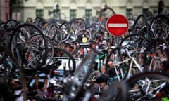 Hungarian cyclists, organised by Critical Mass, campaign for better cycling conditions in Budapest